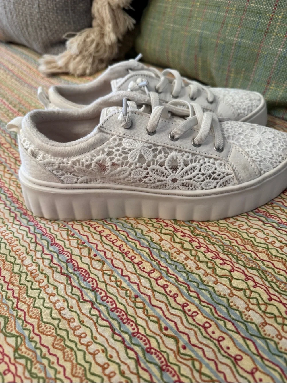 Roxy Sheilahh White Floral Crochet Lace Platform Sneakers - Size 8.5